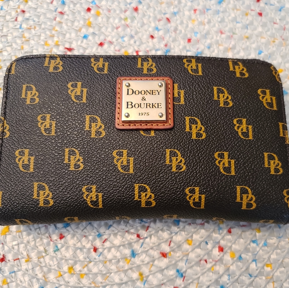 Dooney & Bourke  Zip Wallet